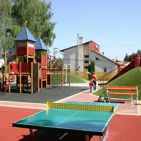 Platan Vendeghaz Apartment Csemo
