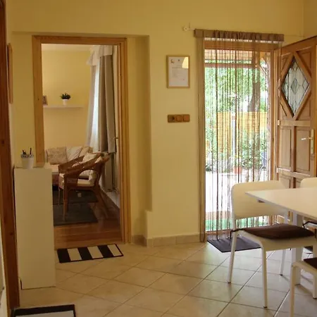 Platan Vendeghaz Apartment