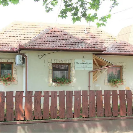 Platan Vendeghaz Apartment Csemo